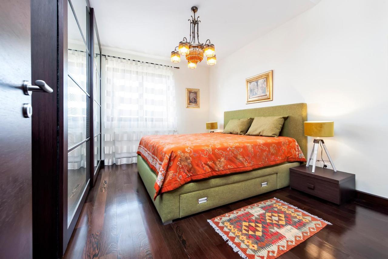 Apartment Mia Ровин Екстериор снимка