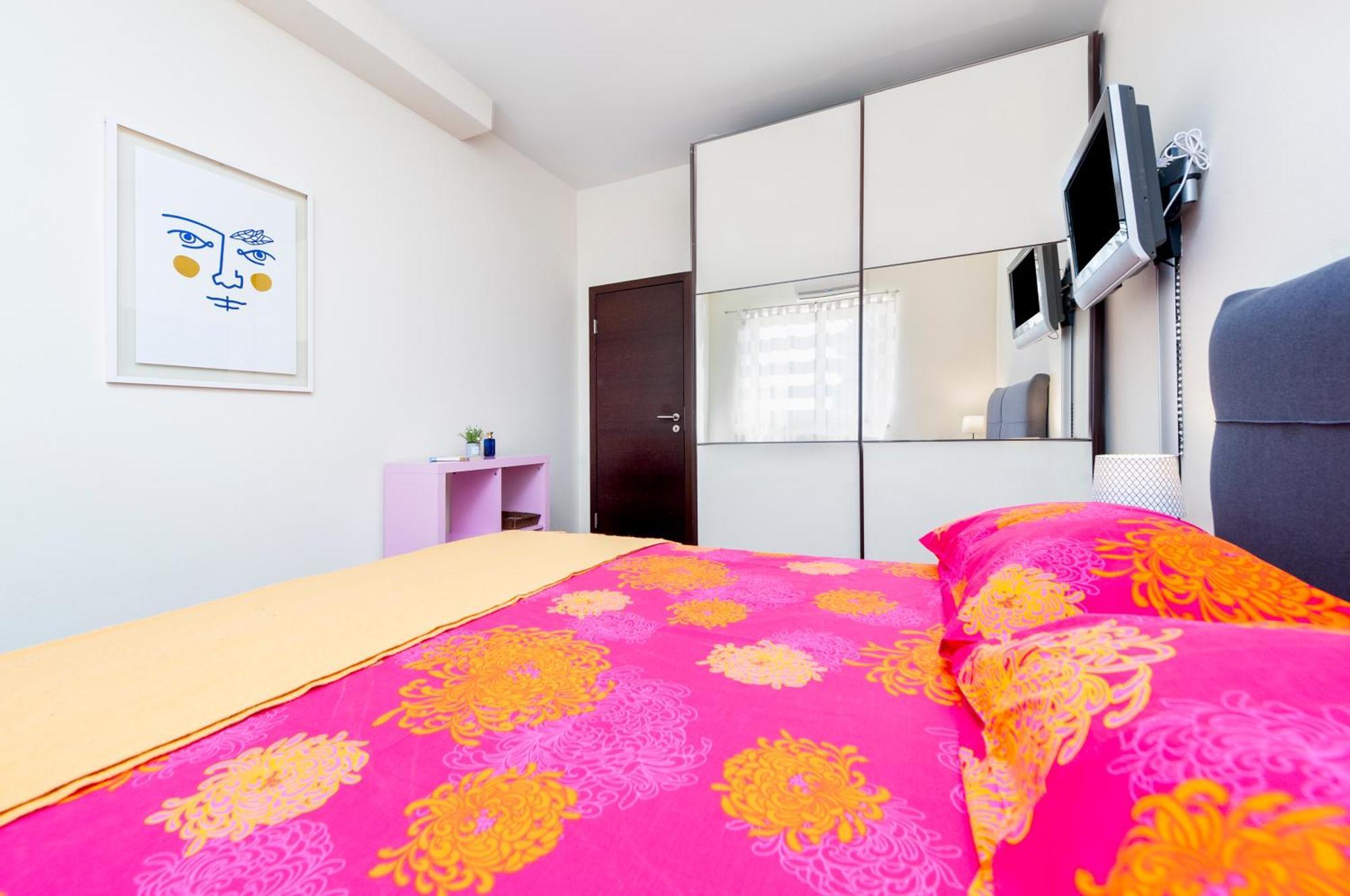Apartment Mia Ровин Екстериор снимка
