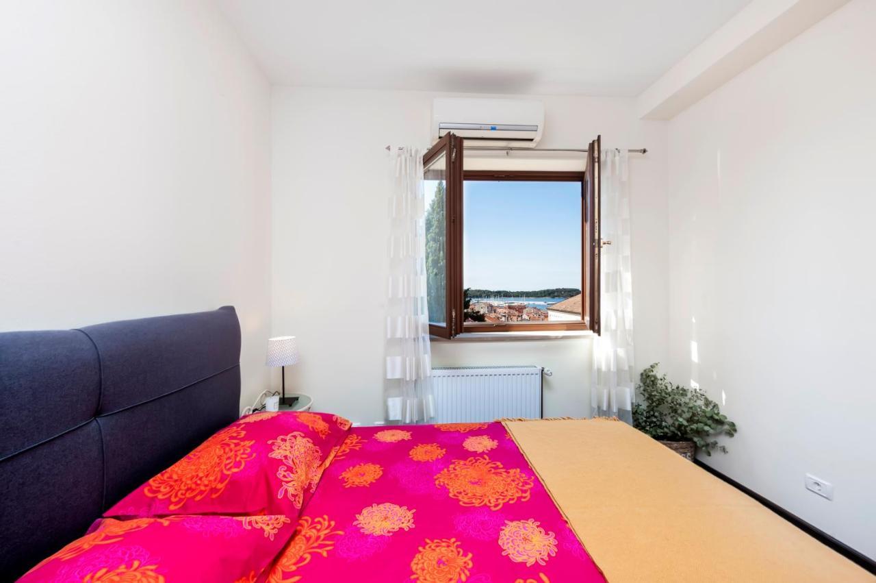 Apartment Mia Ровин Екстериор снимка