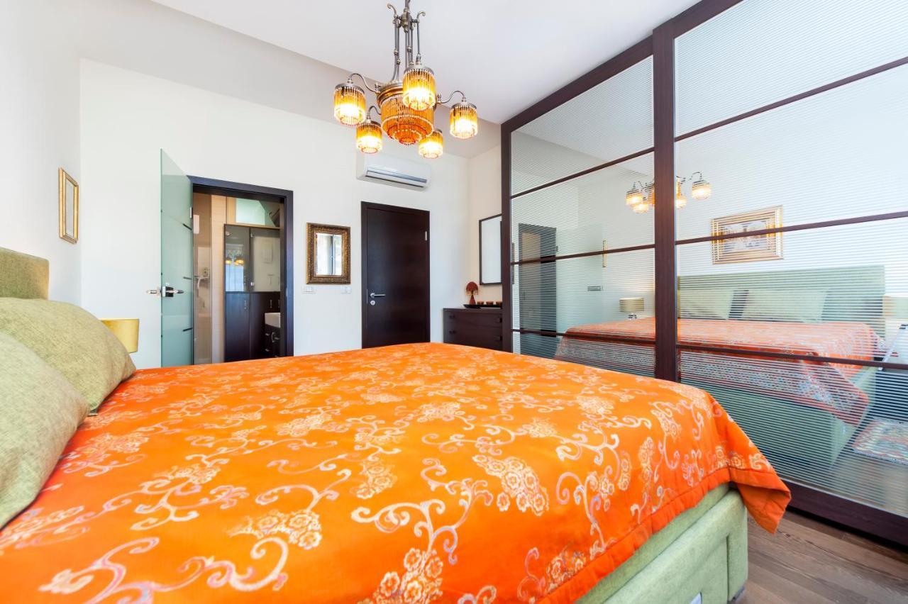 Apartment Mia Ровин Екстериор снимка