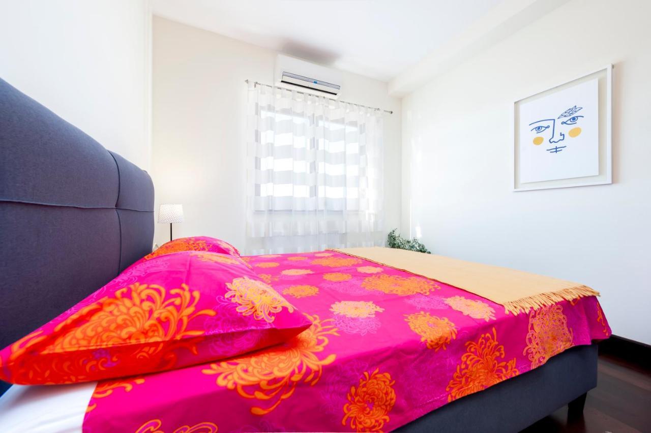 Apartment Mia Ровин Екстериор снимка